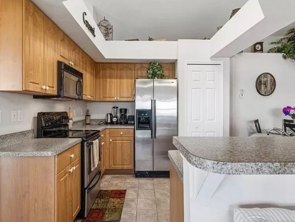 Cape Coral Three Bedroom Vacation Home with Stunning Lake View