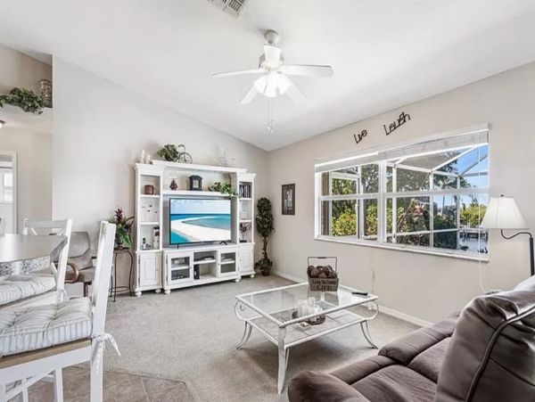 Cape Coral Three Bedroom Vacation Home with Stunning Lake View
