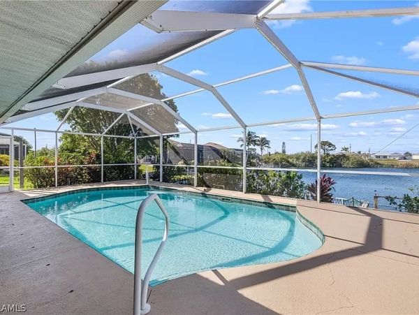 Cape Coral Three Bedroom Vacation Home with Stunning Lake View