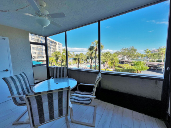 Siesta Key Condo: Waterfront Views, Dolphins, and Spacious Living