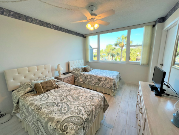 Siesta Key Condo: Waterfront Views, Dolphins, and Spacious Living
