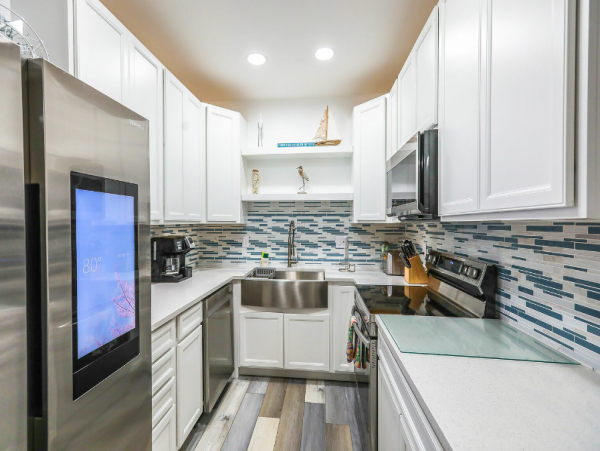 Two bedroom Condo sleeps 5, short walk to the Beach