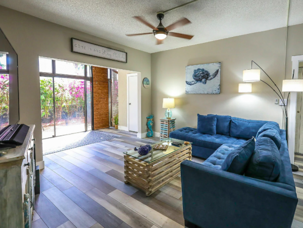 Two bedroom Condo sleeps 5, short walk to the Beach