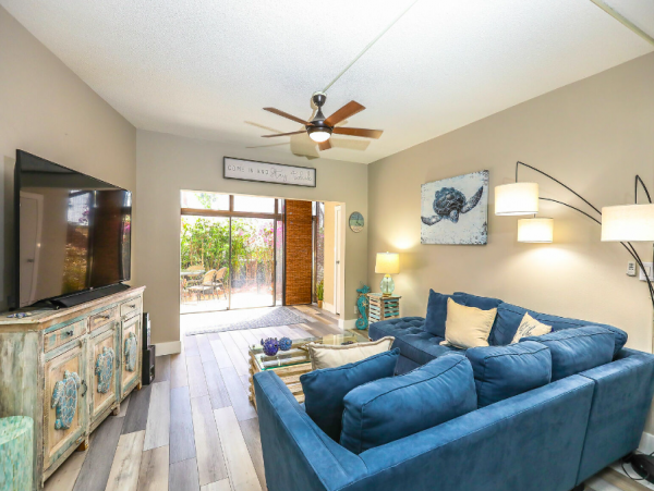 Two bedroom Condo sleeps 5, short walk to the Beach