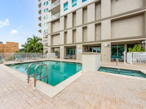 Downtown Sarasota Vacation Rentals Luxury Condo with Skyline Views