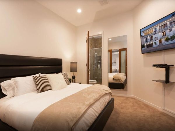 Hollywood Hills Vacation Rental – 7BR Luxury Estate