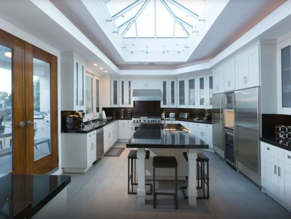 Hollywood Hills Vacation Rental – 7BR Luxury Estate