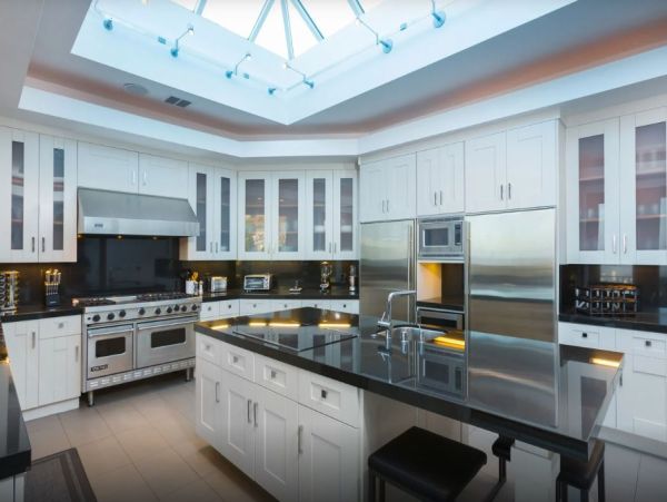 Hollywood Hills Vacation Rental – 7BR Luxury Estate