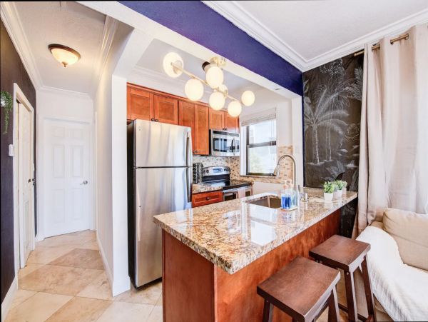 Charming Vacation Condo in Hollywood Beach Steps from Beach