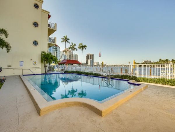 Fort Lauderdale Vacation Condo One Bedroom Walk to Beach