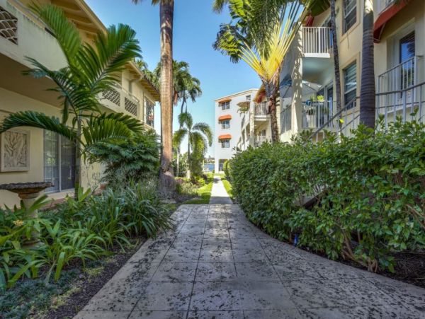 Fort Lauderdale Vacation Condo One Bedroom Walk to Beach