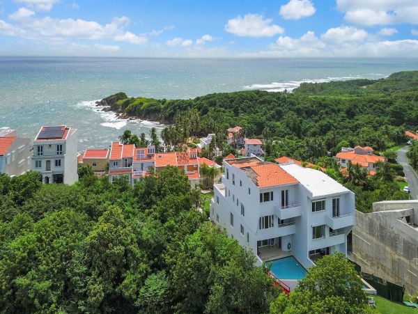 Luxurious Puerto Rico 5 Bedroom Villa with Spectacular Views