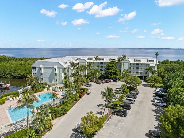 Experience the Beauty Serenity of a Bay View Rental on Captiva Island