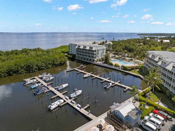 Experience the Beauty Serenity of a Bay View Rental on Captiva Island