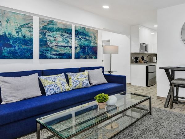 Enjoy a Cozy and Convenient Stay in a Newly Renovated Apt in Hollywood - additional view, photo 4