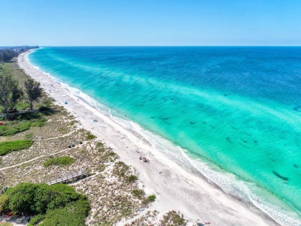 Chic 2 Bedroom Rental in Longboat Key 3 Minutes Walk To Beach