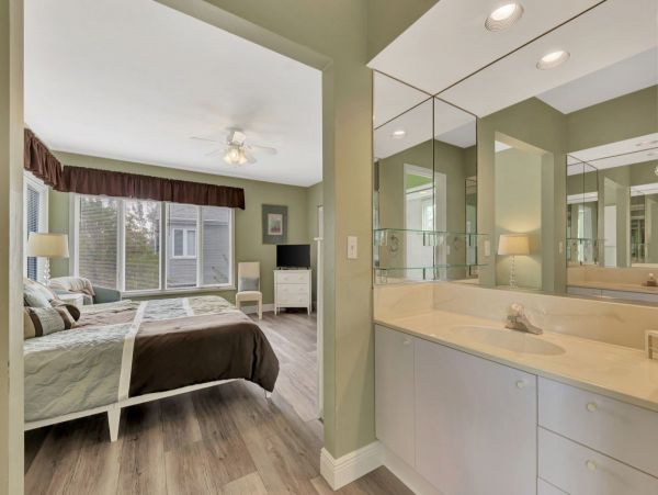 Chic 2 Bedroom Rental in Longboat Key 3 Minutes Walk To Beach