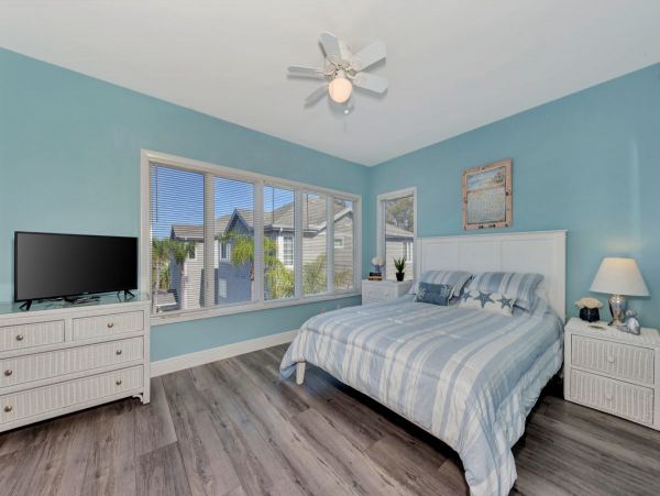 Chic 2 Bedroom Rental in Longboat Key 3 Minutes Walk To Beach