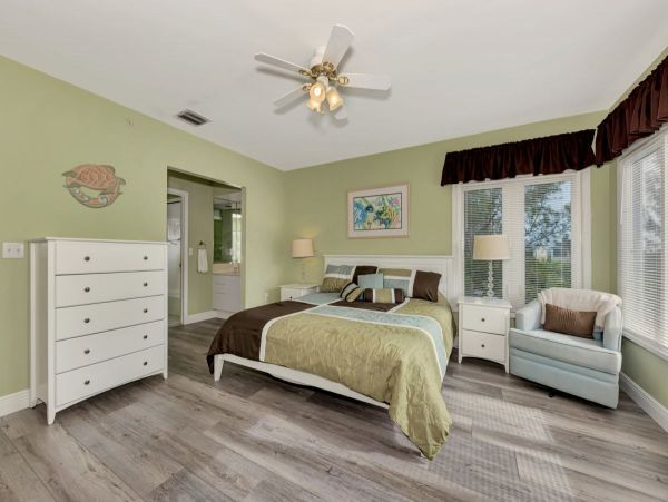 Chic 2 Bedroom Rental in Longboat Key 3 Minutes Walk To Beach