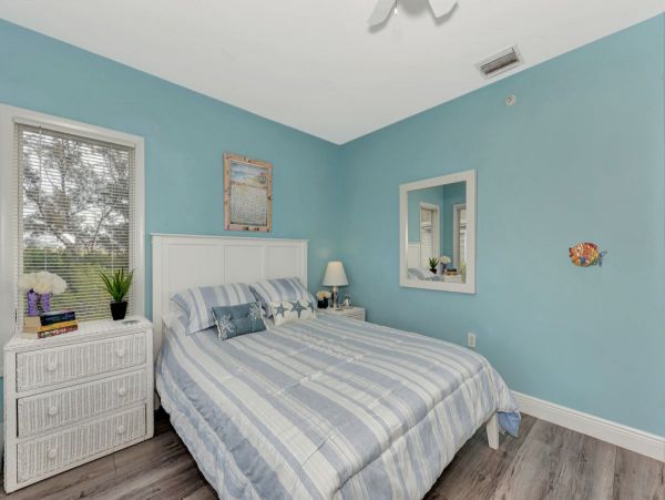 Chic 2 Bedroom Rental in Longboat Key 3 Minutes Walk To Beach