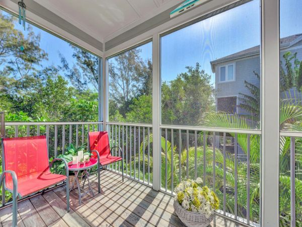 Chic 2 Bedroom Rental in Longboat Key 3 Minutes Walk To Beach