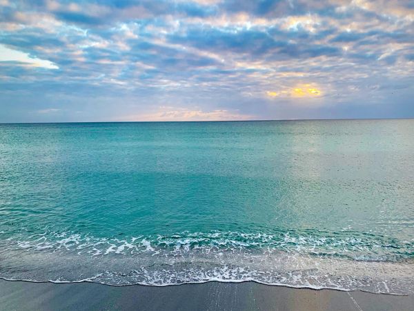 Chic 2 Bedroom Rental in Longboat Key 3 Minutes Walk To Beach