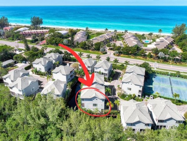 Chic 2 Bedroom Rental in Longboat Key 3 Minutes Walk To Beach