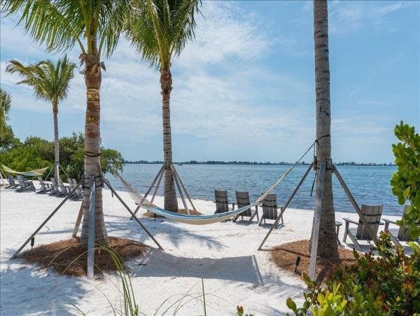 3 Bedroom Condo in Bradenton with Views and Close to Beach