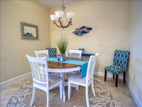 Gorgeous 3 Bedroom Vacation Condo in Bradenton Sleeps 7