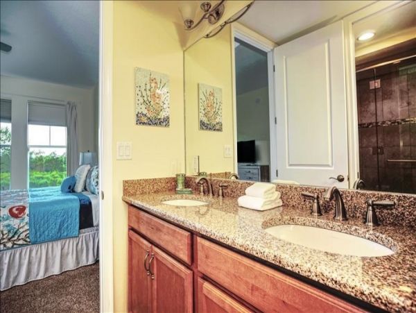 Gorgeous 3 Bedroom Vacation Condo in Bradenton Sleeps 7