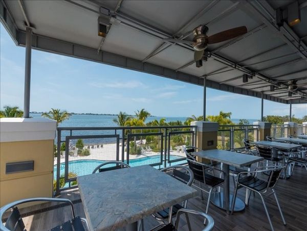 Gorgeous 3 Bedroom Vacation Condo in Bradenton Sleeps 7