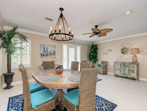 Lovely Canal Front Home with 3 Bedrooms in Siesta Key