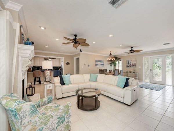 Lovely Canal Front Home with 3 Bedrooms in Siesta Key