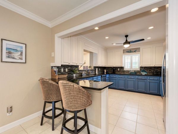 Lovely Canal Front Home with 3 Bedrooms in Siesta Key