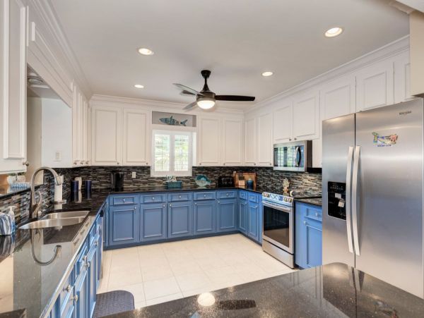 Lovely Canal Front Home with 3 Bedrooms in Siesta Key