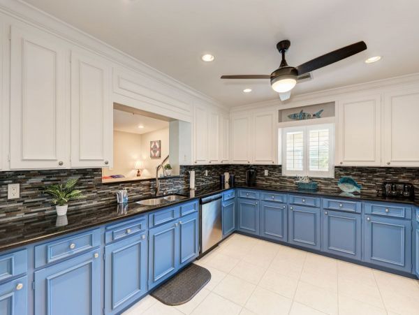 Lovely Canal Front Home with 3 Bedrooms in Siesta Key
