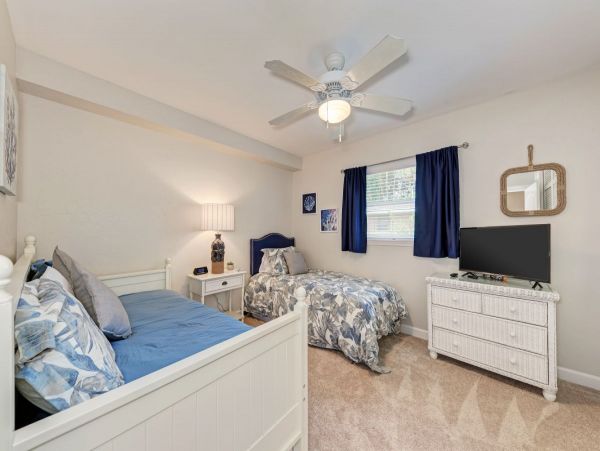 Lovely Canal Front Home with 3 Bedrooms in Siesta Key