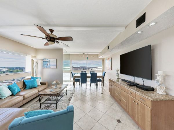 Exclusive Top Floor Vacation Rental Siesta Key