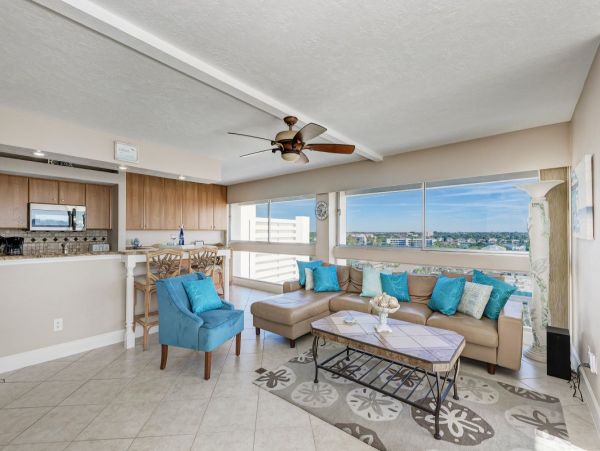 Exclusive Top Floor Vacation Rental Siesta Key