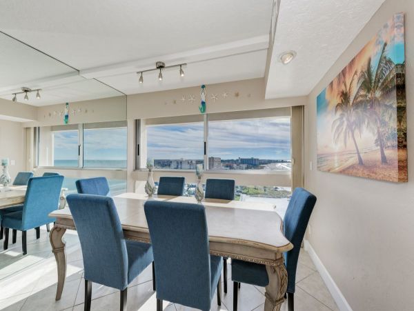 Exclusive Top Floor Vacation Rental Siesta Key