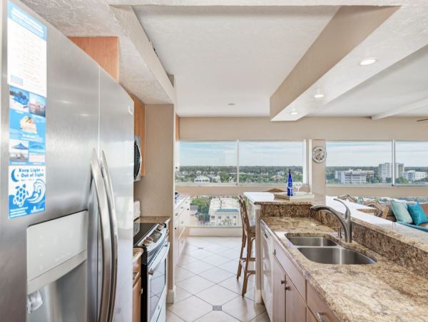 Exclusive Top Floor Vacation Rental Siesta Key