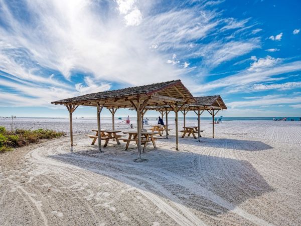 Exclusive Top Floor Vacation Rental Siesta Key