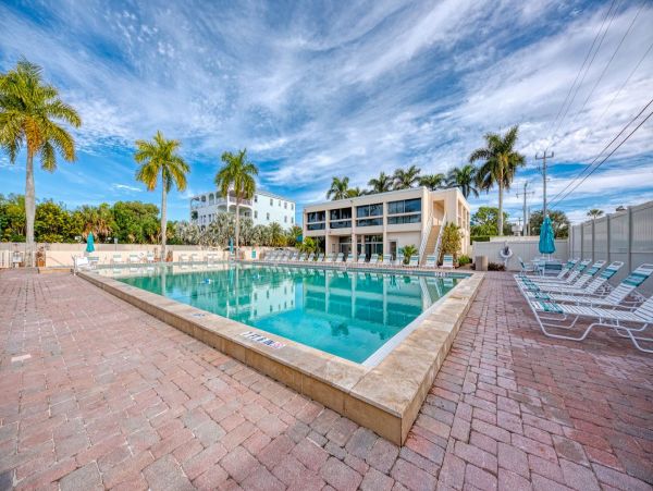 Exclusive Top Floor Vacation Rental Siesta Key