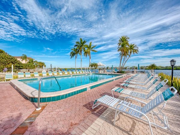 Exclusive Top Floor Vacation Rental Siesta Key