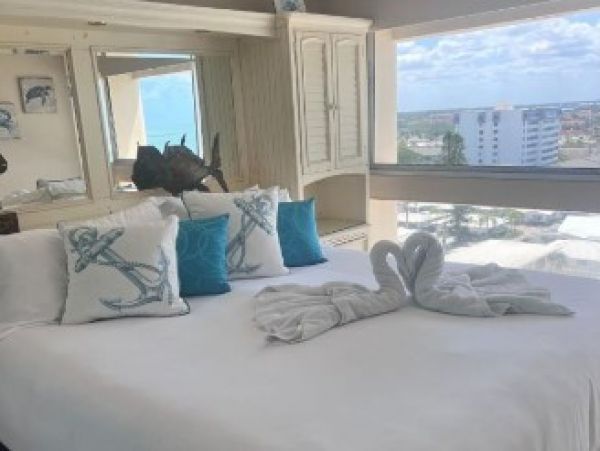 Exclusive Top Floor Vacation Rental Siesta Key