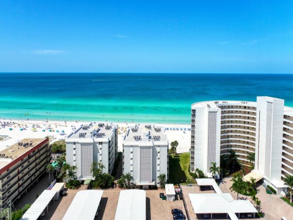 Beachfront Siesta Key Condo Sleeps 4