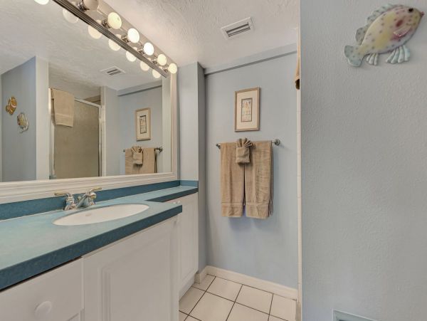 Beachfront Siesta Key Condo Sleeps 4