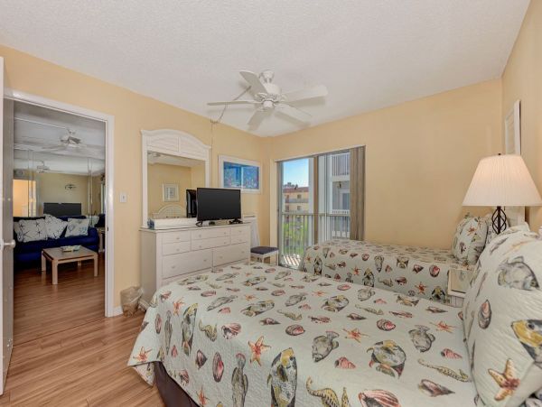 Beachfront Siesta Key Condo Sleeps 4