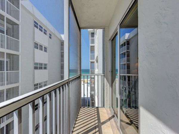 Beachfront Siesta Key Condo Sleeps 4