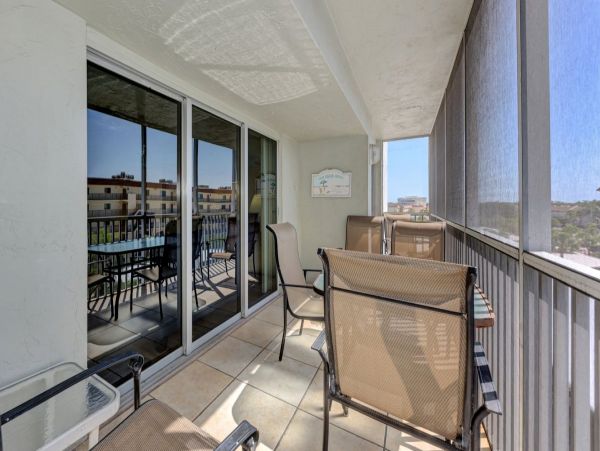 Beachfront Siesta Key Condo Sleeps 4